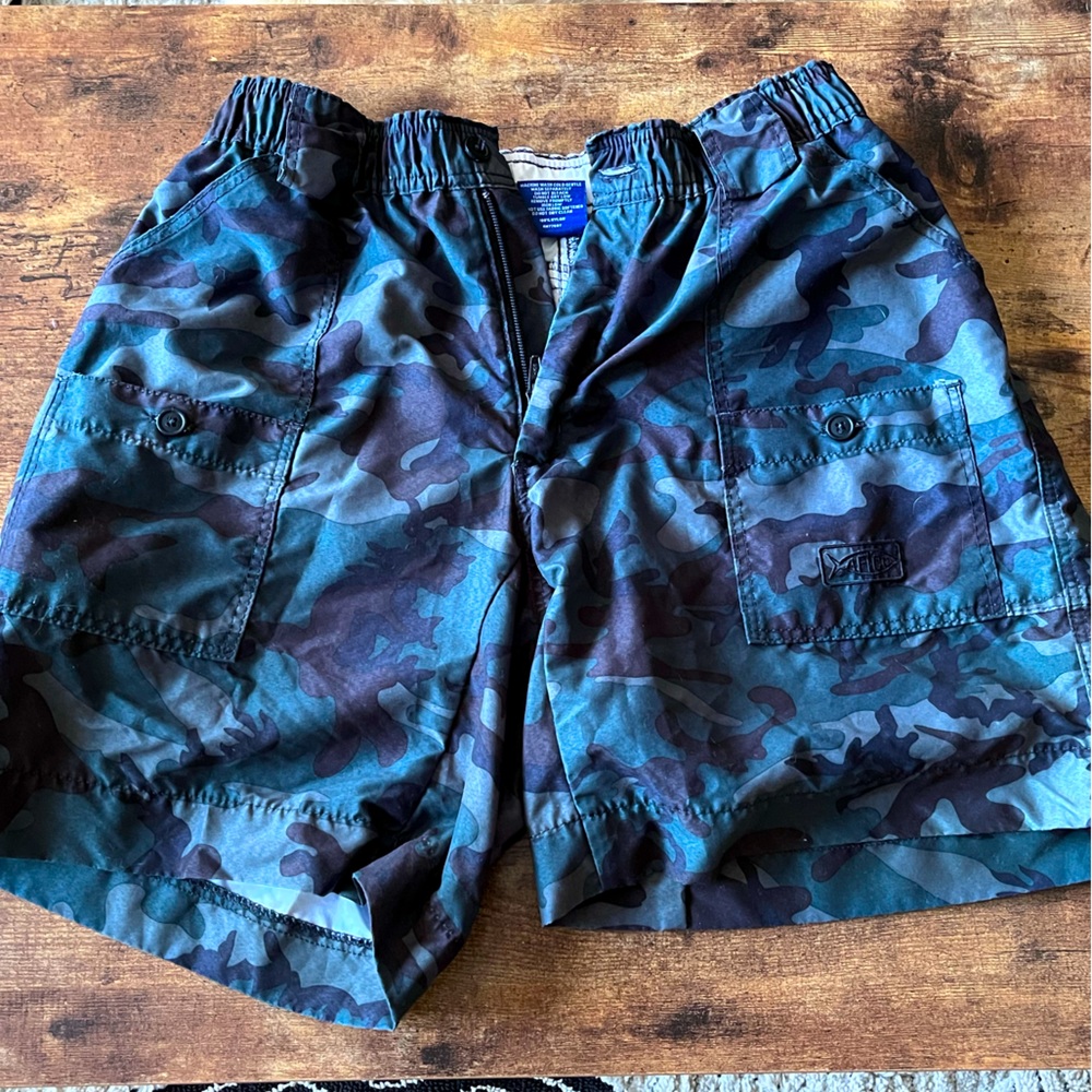 AFTCO shorts camo 32 waist